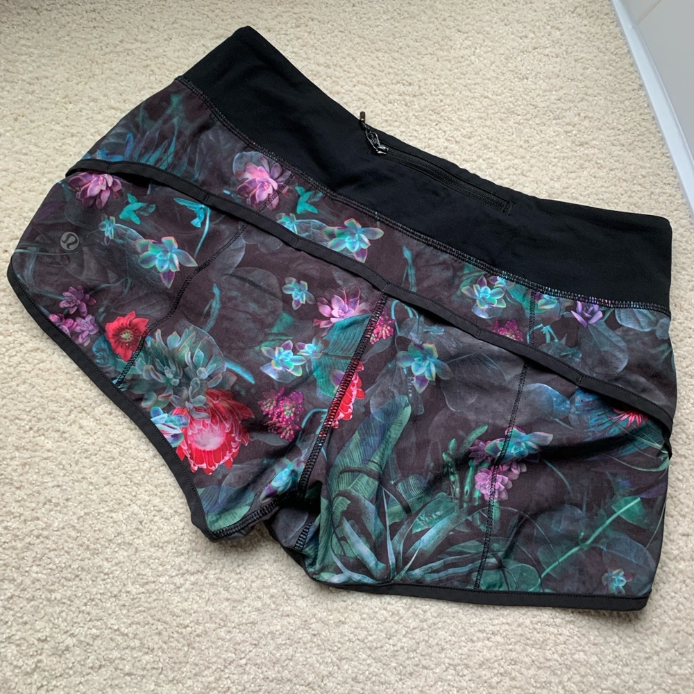 Lululemon Speed Short 2.5 Curious Jungle Multi - Picture 2 of 4
